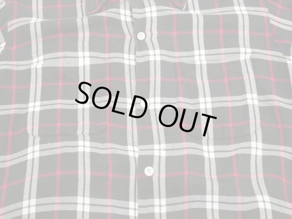 画像6: ~ 70s Gimbels Own BLACK×WHITE×RED PLAID RAYON BOX SHIRT (6)