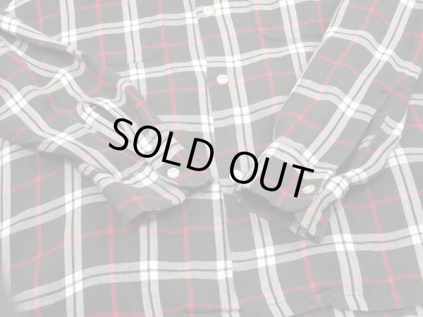 画像8: ~ 70s Gimbels Own BLACK×WHITE×RED PLAID RAYON BOX SHIRT (8)
