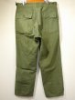 画像2: 50s US ARMY OG-107 COTTON SATEEN UTILITY BAKER PANTS LARGE 1~2 WASHED  (2)