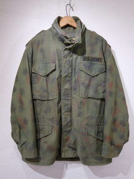 画像1: 70s US ARMY M-65 FIELD JACKET 2nd TYPE with HAND PAINTED CAMO (1)