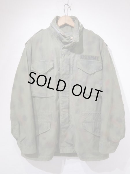 画像1: 70s US ARMY M-65 FIELD JACKET 2nd TYPE with HAND PAINTED CAMO (1)