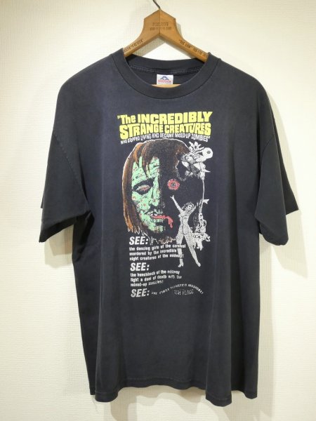 画像1: 90s The INCREDIBLY STRANGE CREATURES MOVIE POSTER T-SHIRT (1)